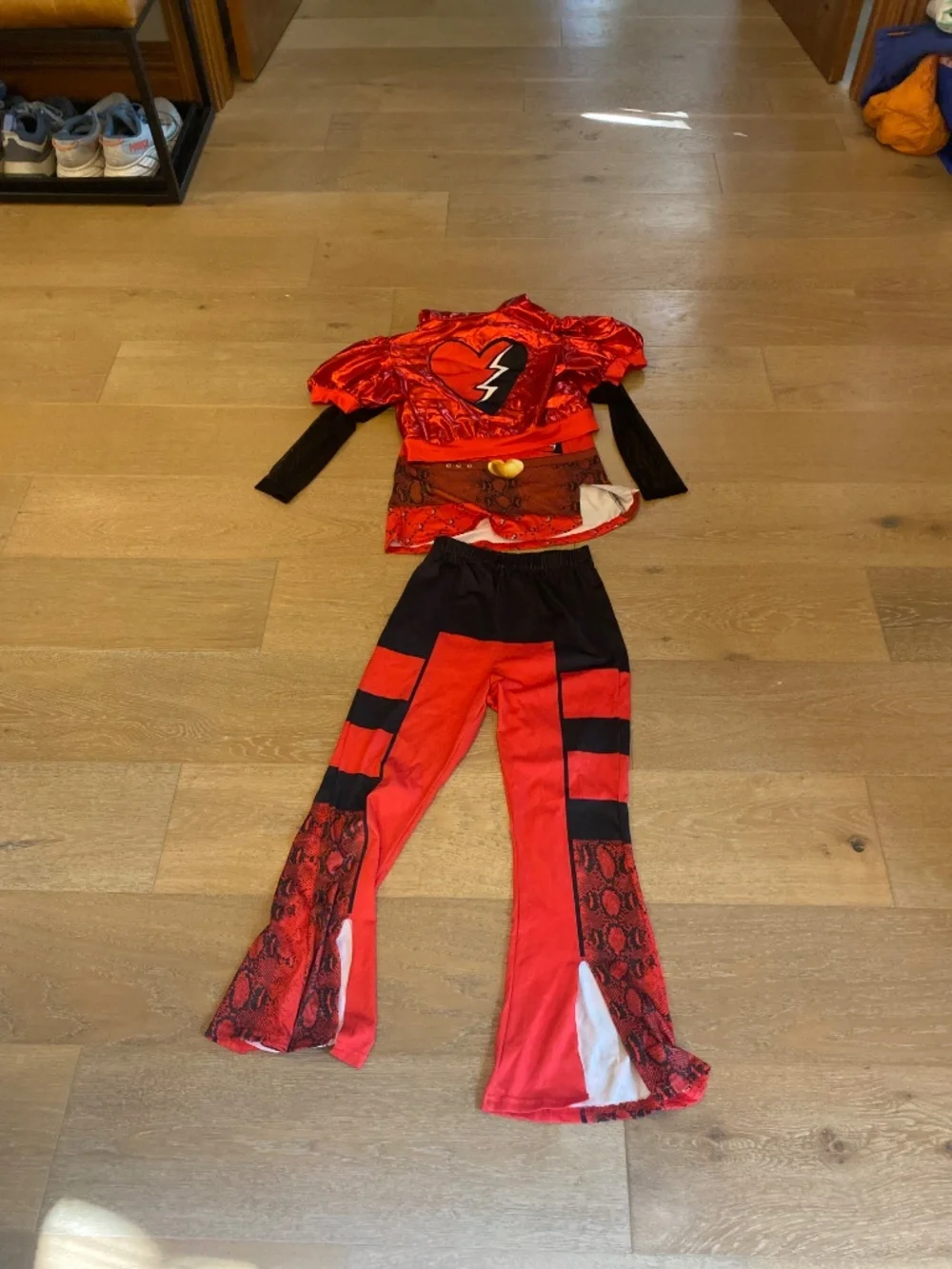Descendants red costume